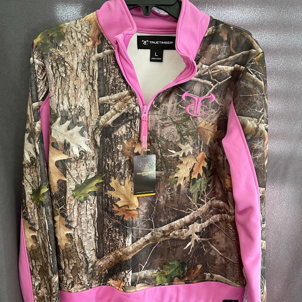 Super cute camo sweatshirt